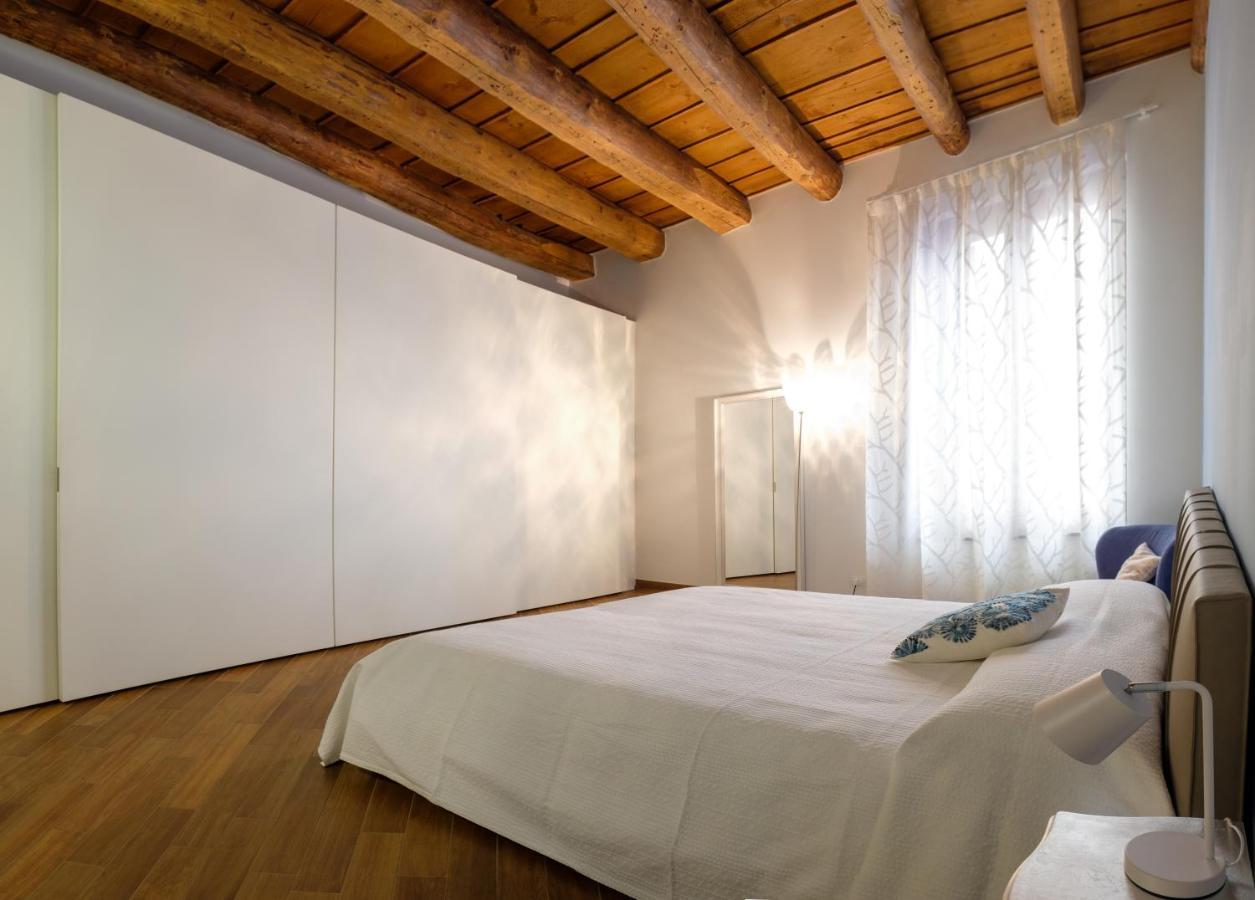La Terrazza In Centro Apartment Verona Luaran gambar