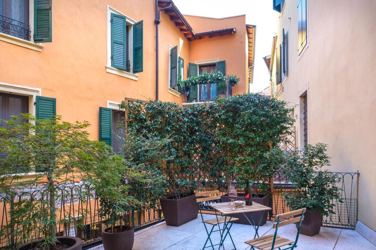 La Terrazza In Centro Apartment Verona Luaran gambar